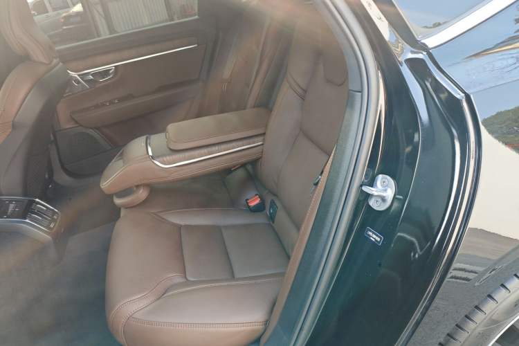 Used Volvo S90 2024 B5 Luxury Smart Edition
