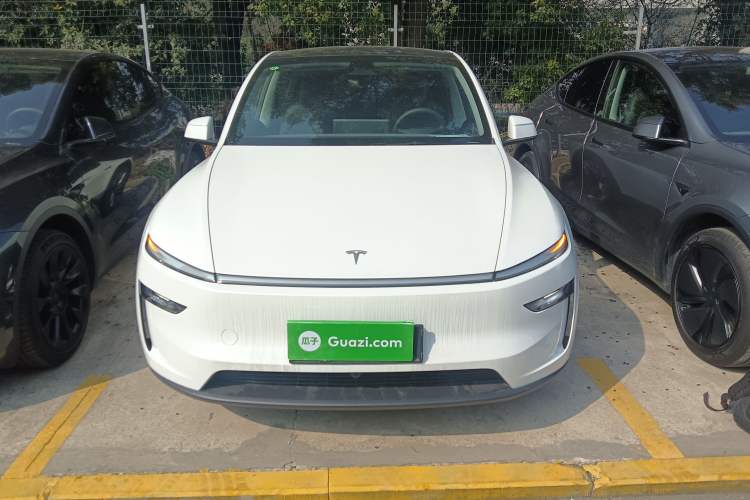 Used Tesla Model Y 2025 Rear-Wheel-Drive Version
