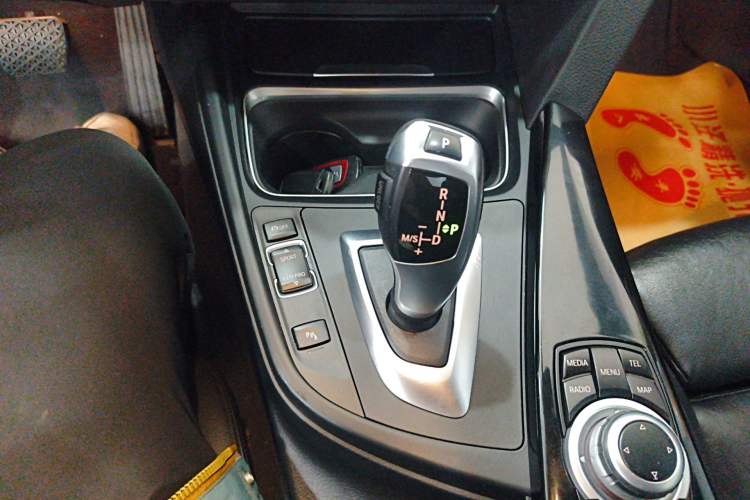 Used BMW 4 Series 2014 420i Convertible Sports Design Package Gear Lever