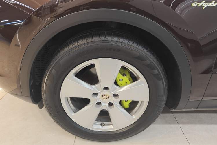 Used Porsche Cayenne E-Hybrid 2020 Cayenne E-Hybrid 2.0T Left Front Wheel Hub