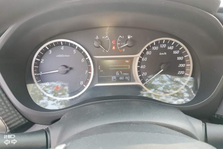 Used Nissan Lannia 2016 1.6L CVT Smart Cool Edition Odometer Close Up