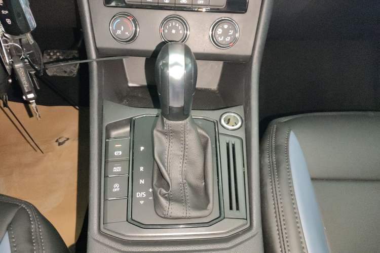 Used Volkswagen Lavida 2024 1.5L Automatic DeYi Edition Gear Lever