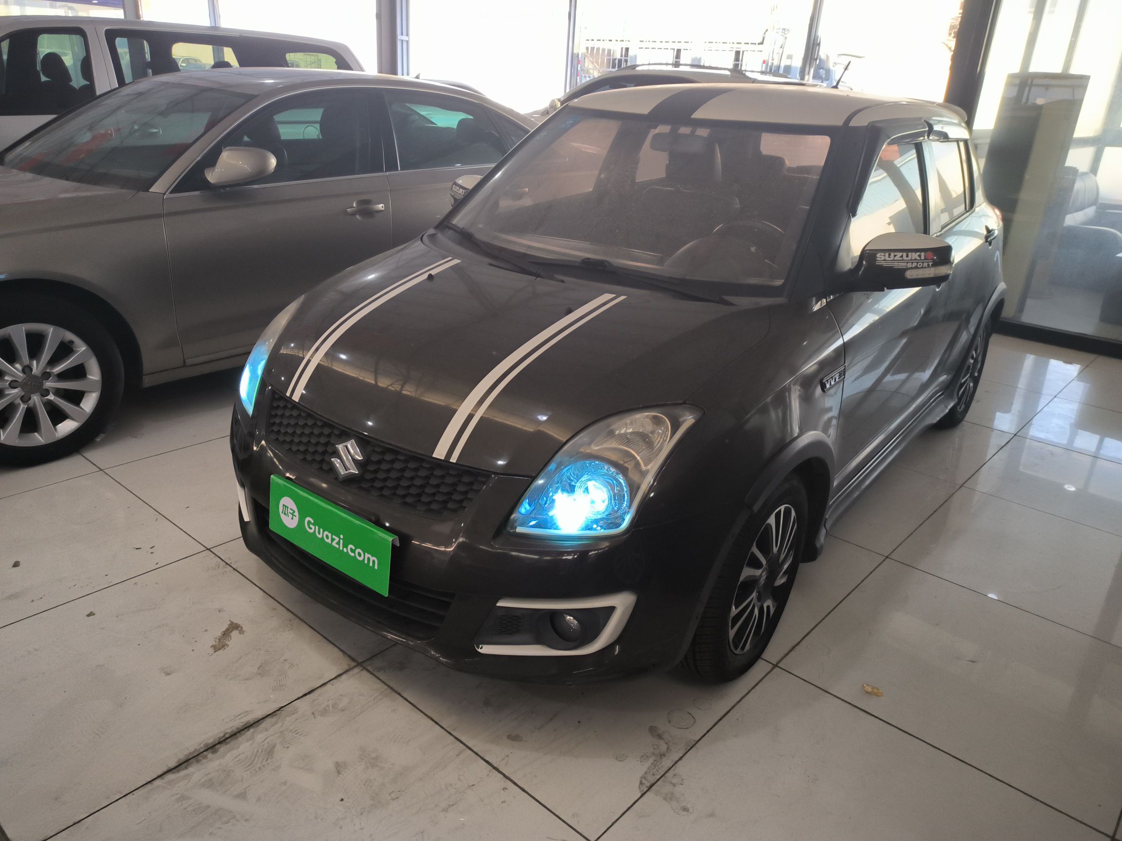 Под передней частью автомобиля