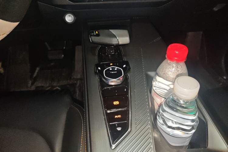 Used CHANGAN OSHAN Z6 2022 Blue Whale 1.5T DCT Smart Edition Urban Version Gear Lever