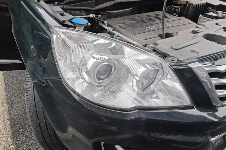 Used Haval H6 2016 Upgraded Model 1.5T Automatic Two-Wheel Drive Elite Version Right Front Headlight