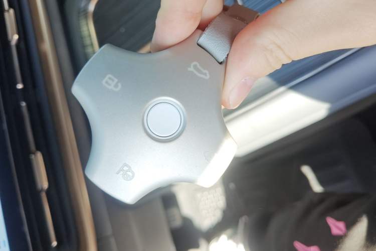 Used Dongfeng eπ eπ008 2024 210Max Range-Extended Version 6 Seats Vehicle Key