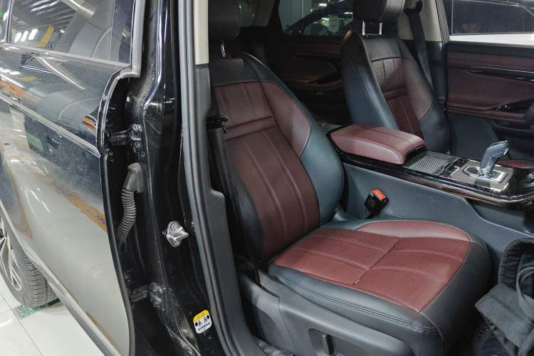 Used Land Rover Range Evoque 2021 Range Rover Velar L 249PS R-Dynamic First Edition Right Front Seat