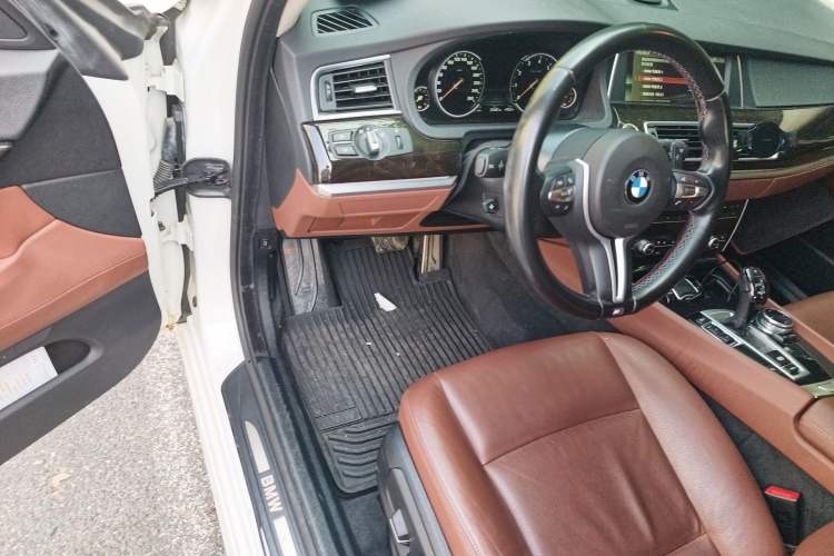 Used BMW 5 Series GT 2014 535i Leading Model