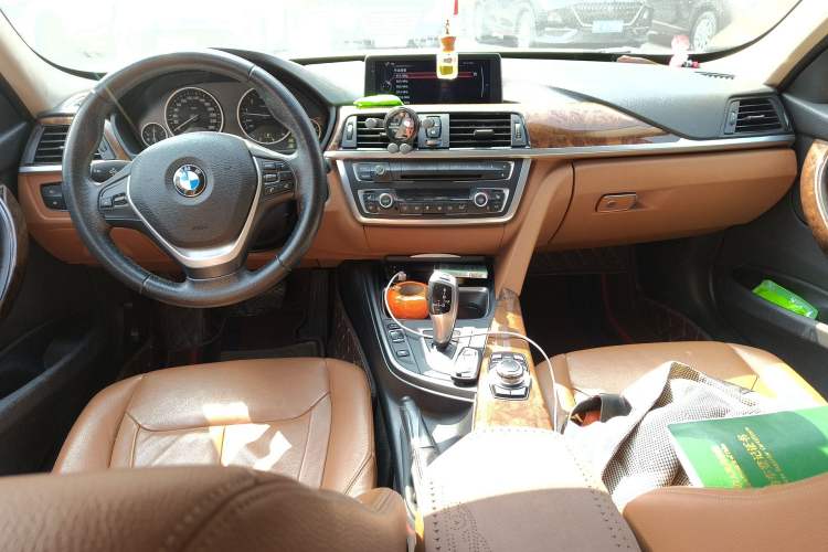 Used BMW 3 Series 2013 320Li Luxury Design Package Center Console