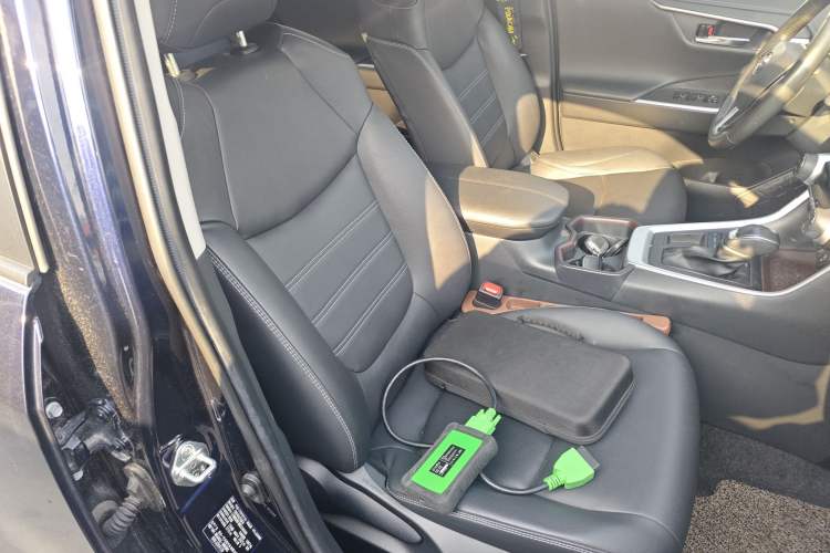 Used Toyota RAV4 2022 2.0L CVT Two-Wheel Drive Prestige Edition