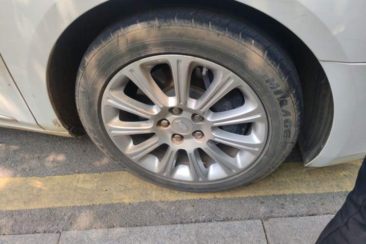 Used Cadillac XTS 2016 28T Elite Edition Right Front Wheel Hub