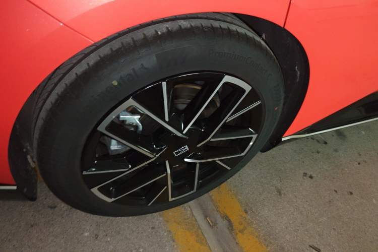 Used Avatr 06 2025 Pro Range-Extended Edition Right Rear Wheel Hub