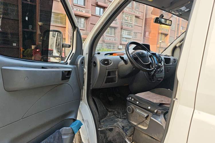 Used SAIC MAXUS Xintu V80 2021 2.0T Manual Classic Aoyuntong Short Wheelbase Ultra-Low Roof 5/6-Seater