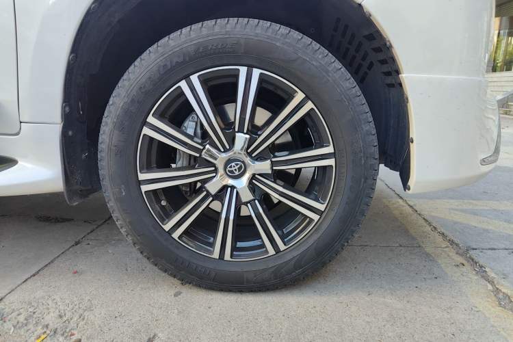 Used Toyota Land Cruiser 2016 4.0L GX-R Eight-Cylinder Dual Differential – Middle East