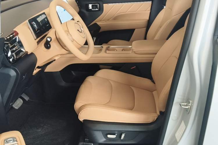 Used Wuling Starlight 730 2025 Model Plug-in Hybrid 125km Luxury Edition
