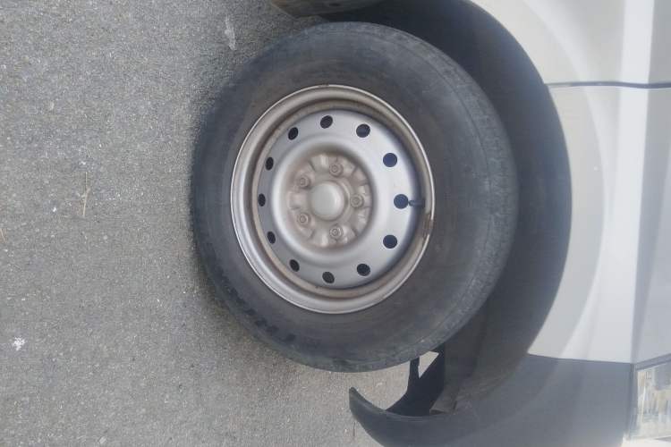 Used Wuling Rongguang Small Truck 2021 1.5L Base Version Double-Cab L3C Right Front Wheel Hub