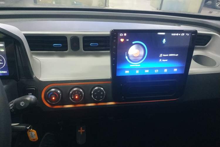 Used Wuling Hongguang MINIEV 2021 Macaron Premium Model – Lithium Iron Phosphate Audio And AC Panel