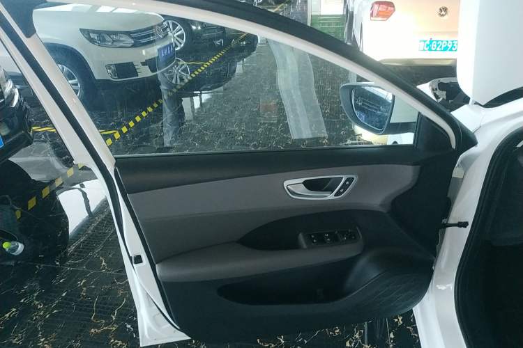 Used Roewe D6 2025 450 km Premium Edition
