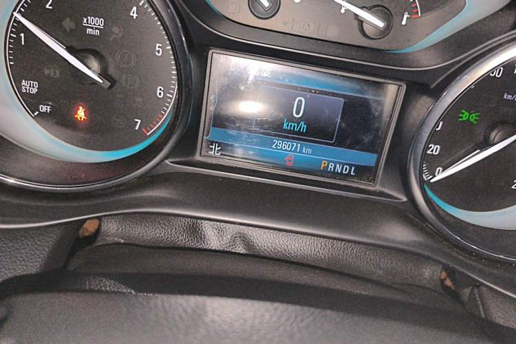 Used Buick Envision 2016 28T Four-Wheel Drive Elite Version Odometer Close Up