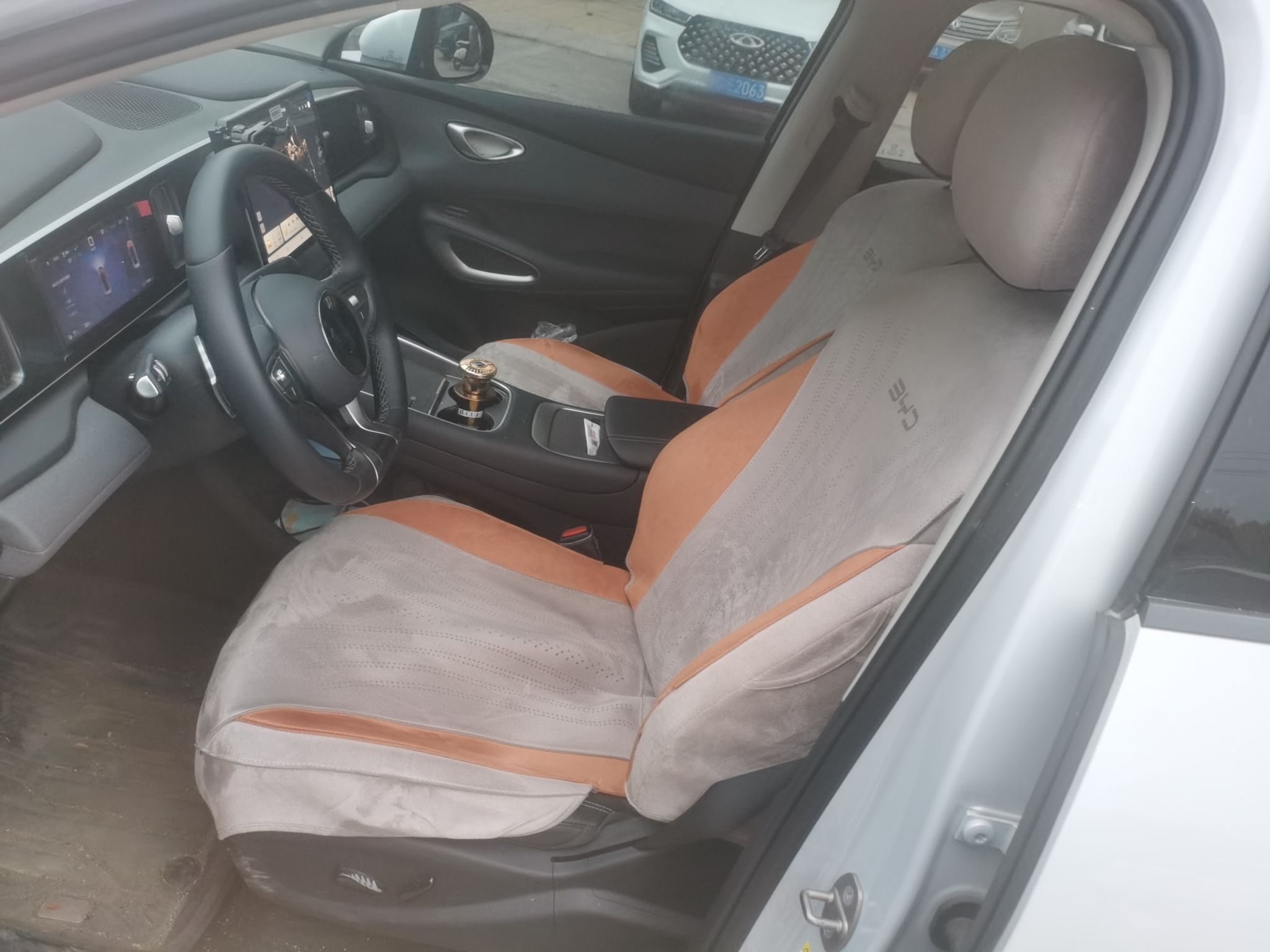 Переднее сиденье в автомобиле