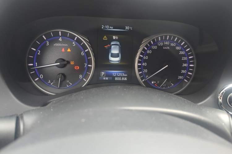 Used Infiniti Q50L 2015 2.0T Comfort Edition Odometer Close Up