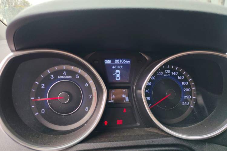 Used Hyundai Elantra (5th Generation / Langdong) 2015 1.6L Manual Leading Model Odometer Close Up