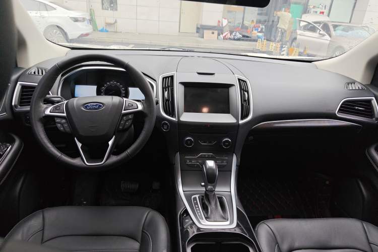 Used Ford Edge 2016 EcoBoost 245 Two-Wheel-Drive Titanium 7-Seater
