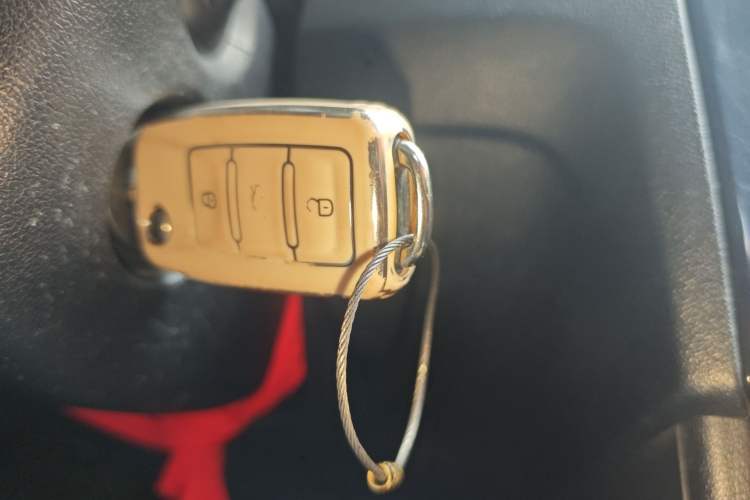 Used Volkswagen Jetta 2015 Value Edition 1.6L Automatic Comfort Version Vehicle Key