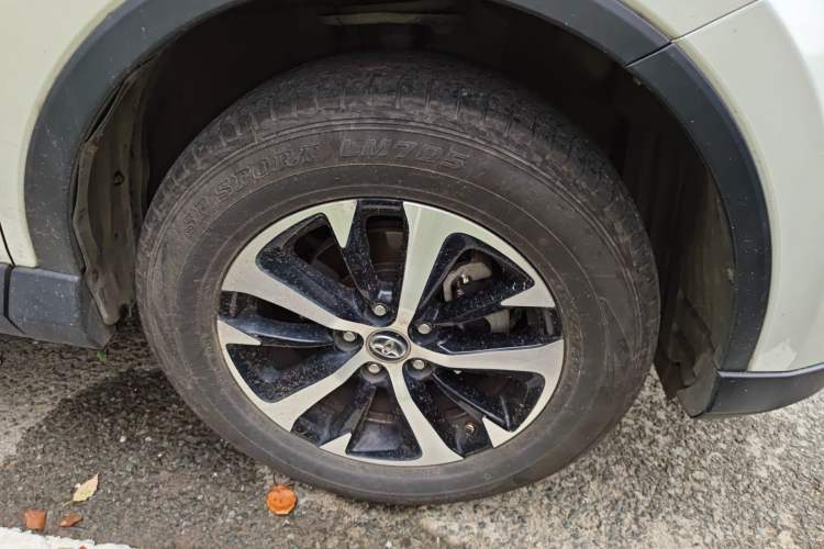 Used Toyota RAV4 2016 2.0L CVT Two-Wheel Drive Fashion Edition China V Standard Exterior 4