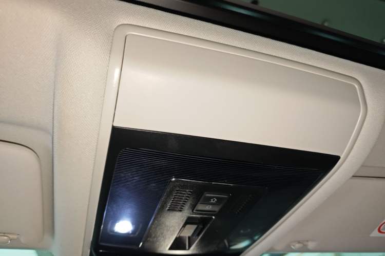 Used Volkswagen Passat 2025 Outstanding Model 330TSI Elite Edition Headliner