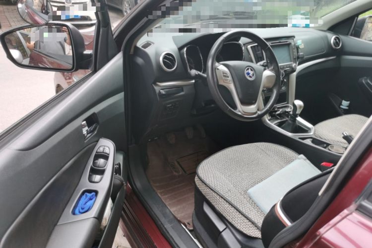 Used Venucia T70 2015 2.0L Manual RuiXiang Edition
