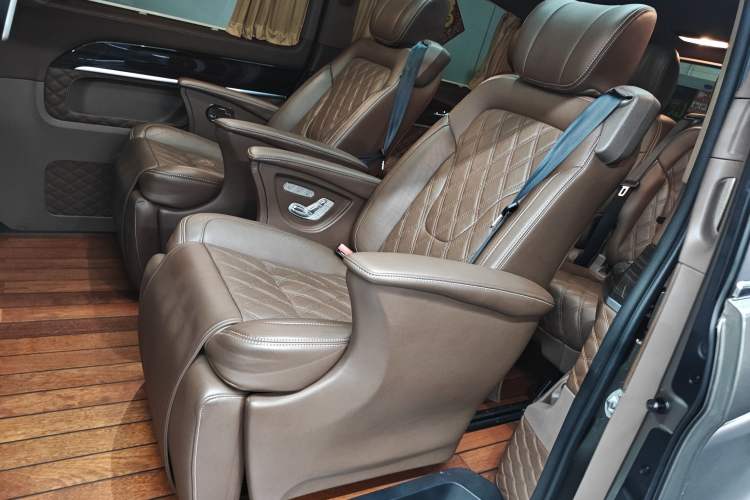 Used Mercedes-Benz V-Class 2017 V 260 Avantgarde Edition Left Rear Seat