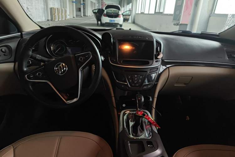 Used Buick Regal 2015 2.0L Elite Fashion Edition Center Console