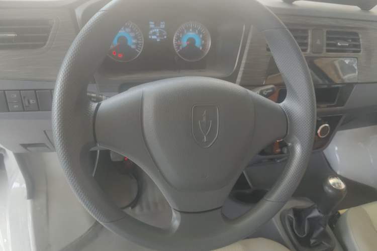 Used Jinbei Hiace X30 2024 1.5L Champion Edition Passenger Vehicle 5/6/7 Seats
