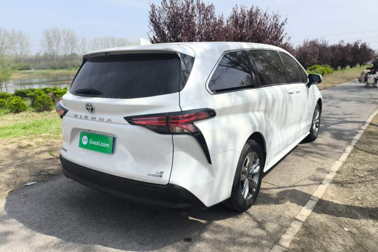 Used Toyota SIENNA 2023 2.5L Hybrid Comfort Edition
