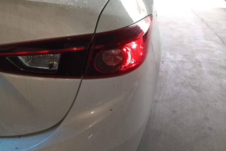 Used Mazda 3 Axela 2017 Sedan 1.5L Automatic Comfort Model Emission Standard China V Right Rear Taillight