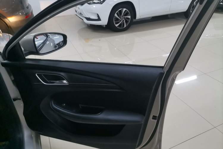 Used Roewe i5 2020 1.5L Manual 4G Connect Luxury Edition