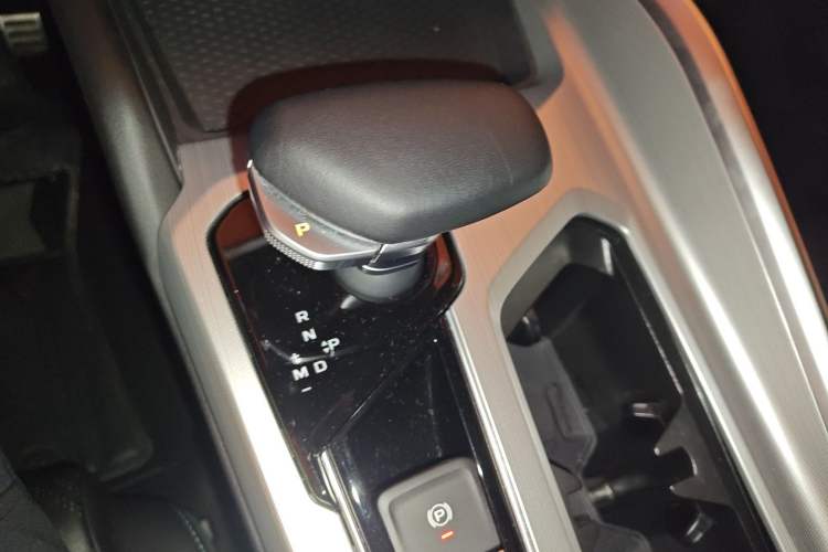 Used Geely Auto Preface 2023 2.0TD "Only This Verdant Green" Edition Gear Lever