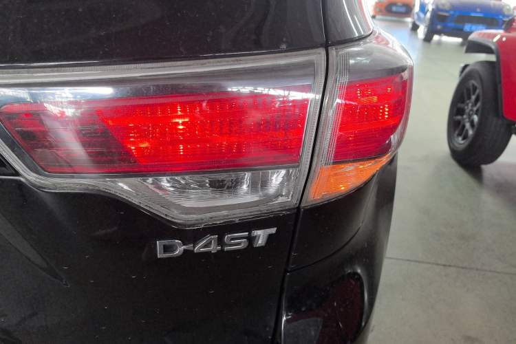 Used Toyota Highlander 2015 2.0T Four-Wheel Drive Luxury Edition 7-Seater Right Rear Taillight