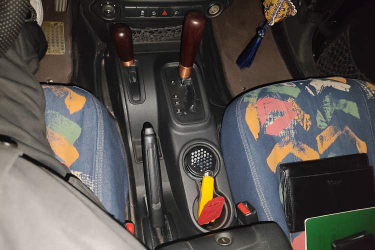 Used Jeep Wrangler 2014 2.8TD Sahara Four-Door Edition Gear Lever