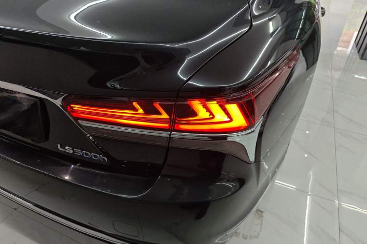 Used Lexus LS 2018 500h Excellence Edition China VI standard
