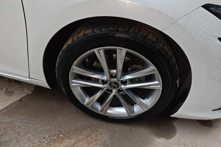 Used Lexus ES 2020 200 Luxury Edition Right Front Wheel Hub