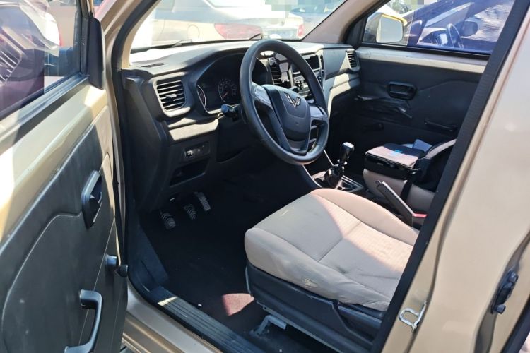 Used Wuling Hongguang V 2019 1.5L Base Version China VI LAR