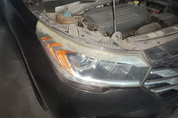 Used GAC Trumpchi GS4 2015 200T Manual Luxury Edition Right Front Headlight