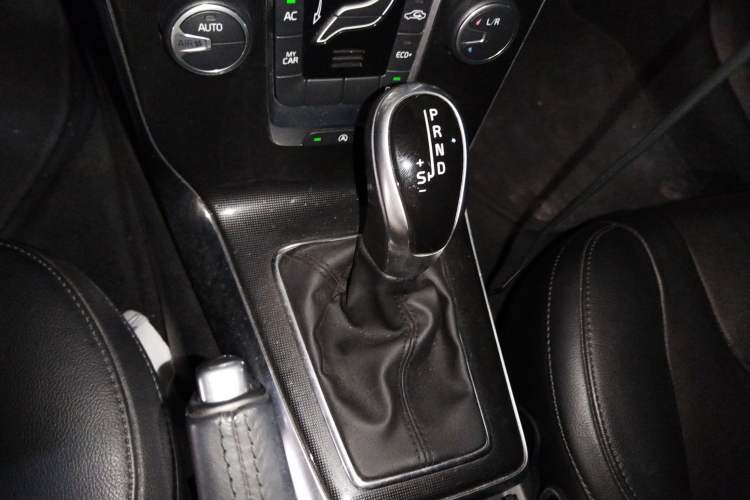 Used Volvo V40 2016 T3 Zhiyi Edition