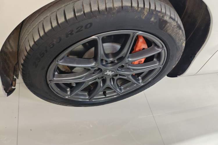 Used IM LS6 2023 Max Standard Edition Left Front Wheel Hub