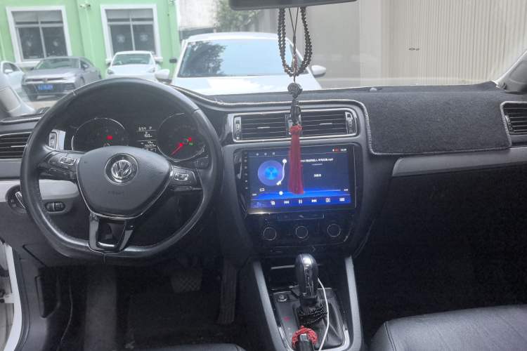 Used Volkswagen Sagitar 2017 1.6L Automatic Comfort Model Center Console