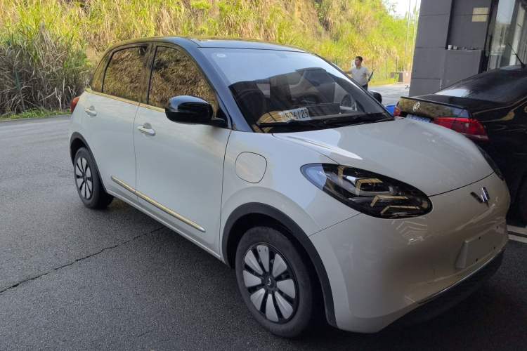 Used Wuling Bingo 2024 333 km Enjoyment Version Front Right 45 Deg