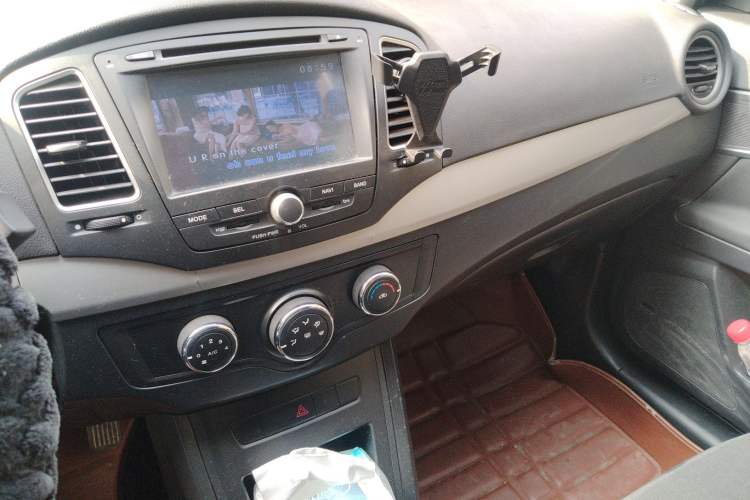 Used Roewe 350 2014 1.5L Manual Xunchi Edition Audio And AC Panel