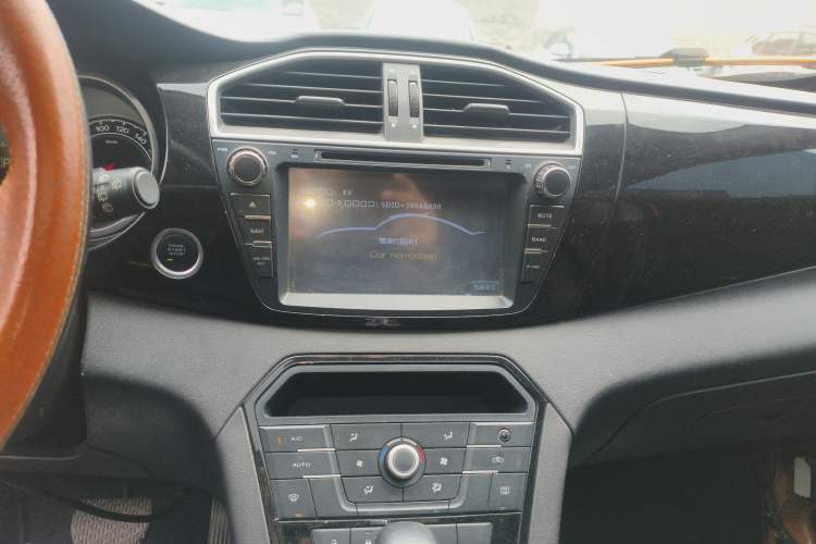 Used MG GS 2015 1.5TGI TST Luxury Edition Audio And AC Panel